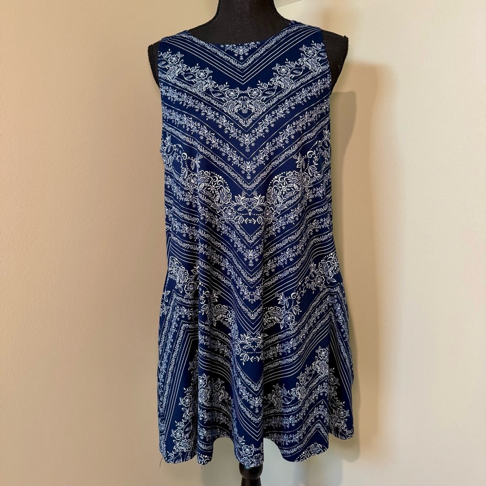 Nine Britton Size L Privett Back Detail Knit dress in navy blue with white print